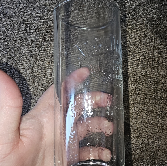 Jack Daniels etched snowflake whiskey glass 7.6" tall - Picture 5 of 7